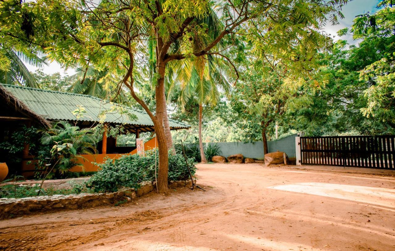 Sarada Beach Resort Tissamaharama Exterior foto