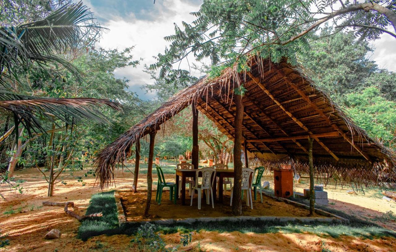 Sarada Beach Resort Tissamaharama Exterior foto