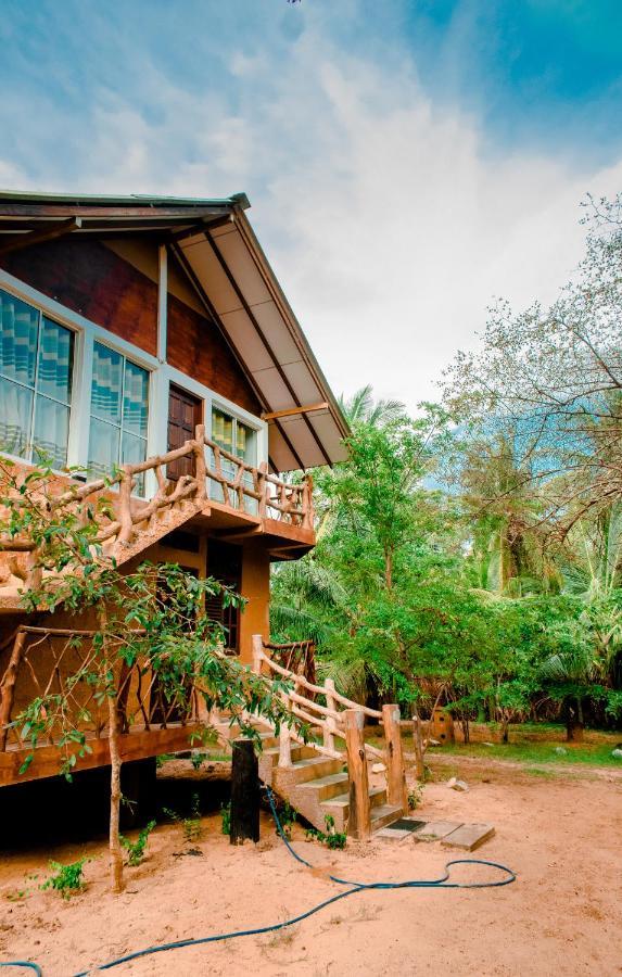 Sarada Beach Resort Tissamaharama Exterior foto