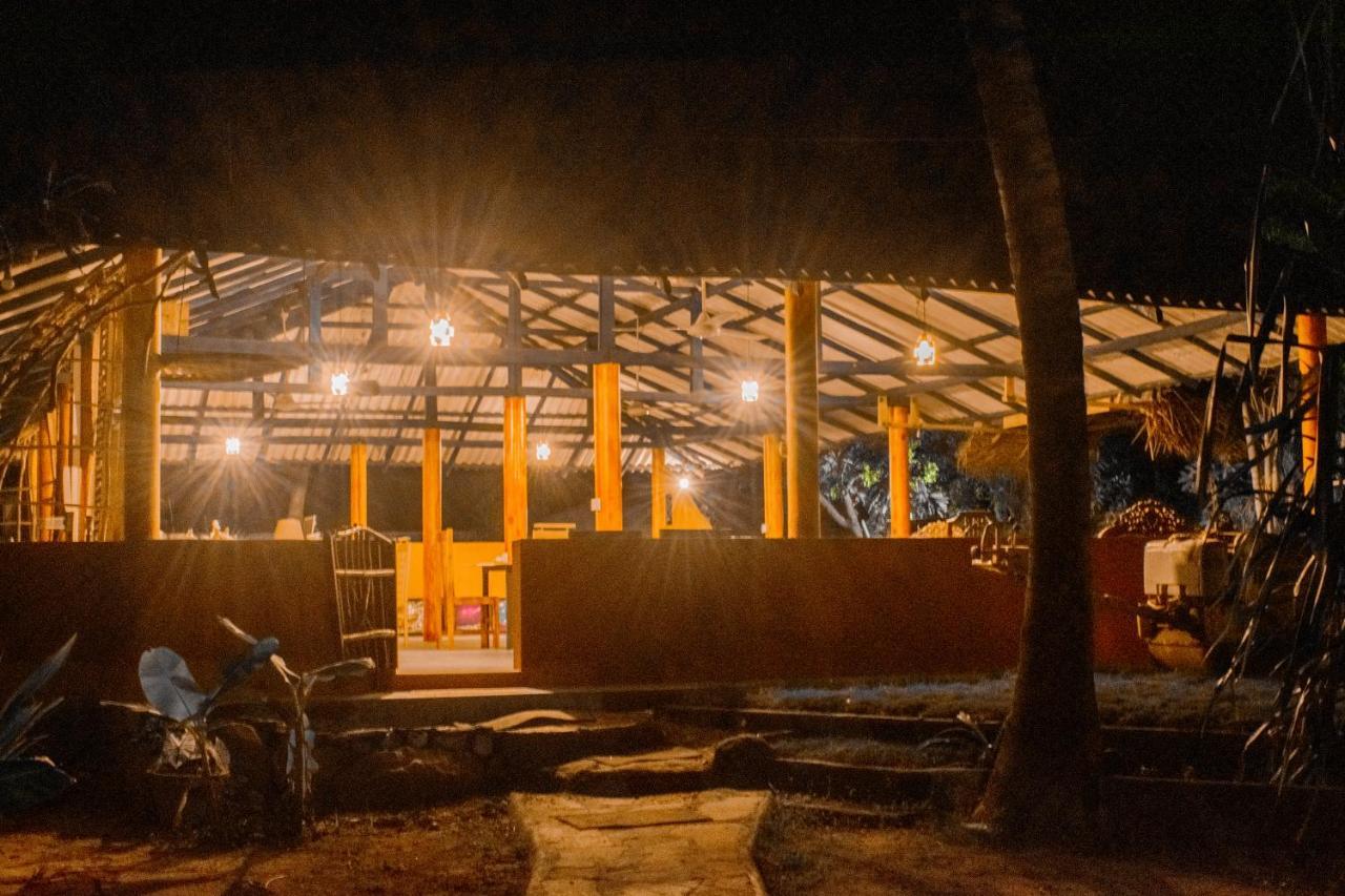 Sarada Beach Resort Tissamaharama Exterior foto