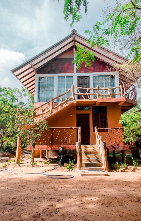 Sarada Beach Resort Tissamaharama Exterior foto