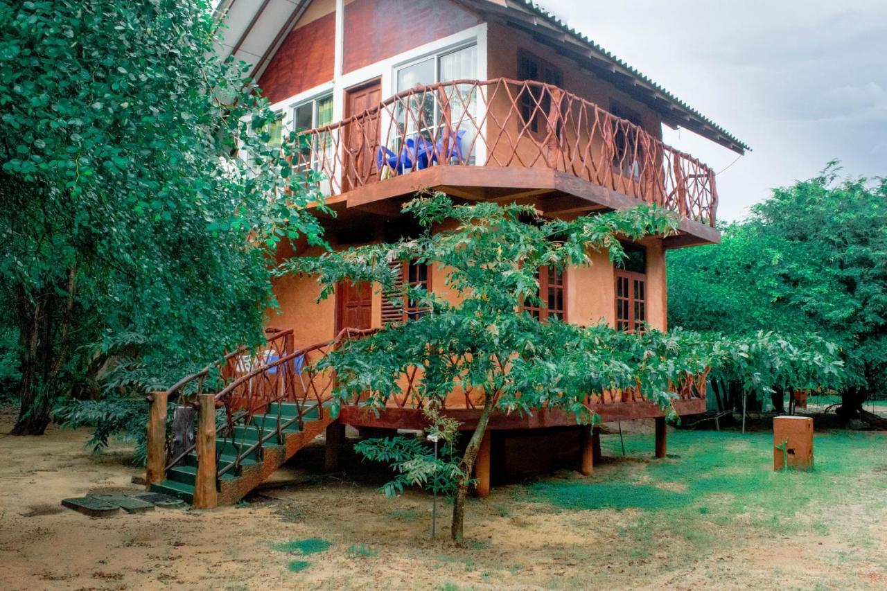 Sarada Beach Resort Tissamaharama Exterior foto